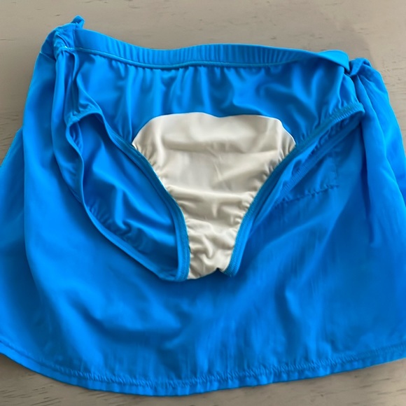 Lands’ End Shorts And Skort Size 10 - Picture 10 of 13